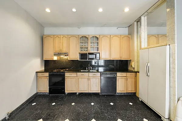 Sold by Nest Seekers International | media 12