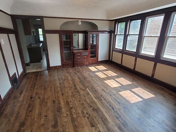 2nd image of 2624-2626 N 37th St
