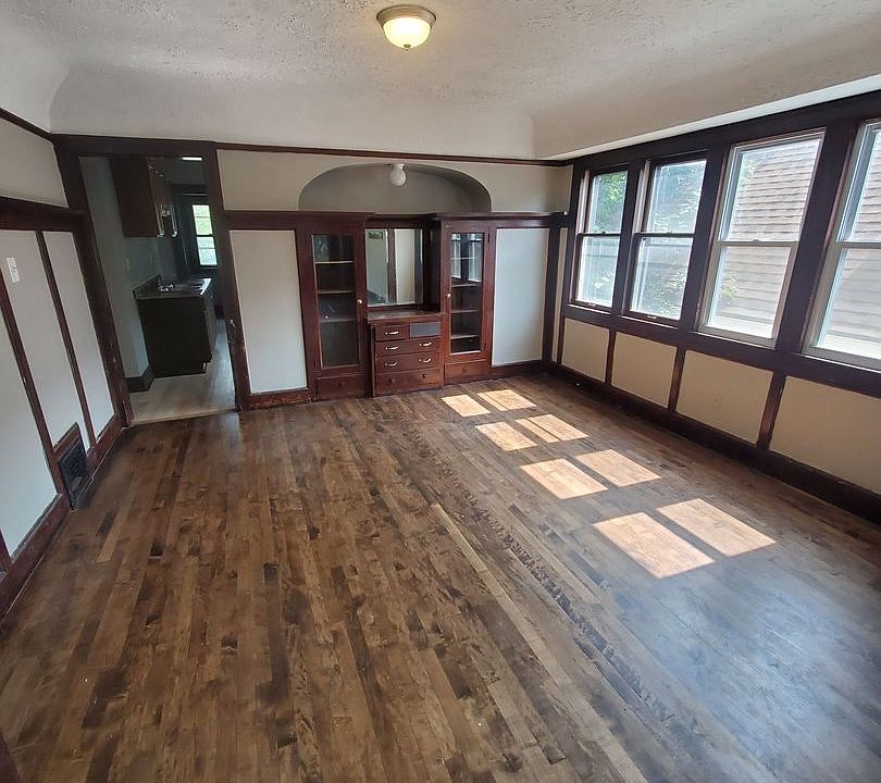 1st image of 2624-2626 N 37th St
