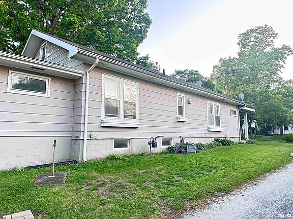 4th image of 204 N Centennial St