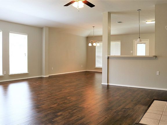 4th image of 206 Harvest Bend Dr