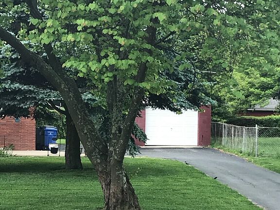 3rd image of 318 Sheridan Dr