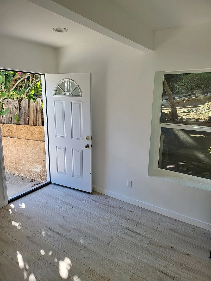 Building Photo - 3501 Dahlia Ave
