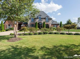 3833 W Norwood Pl, Fayetteville, AR 72704
