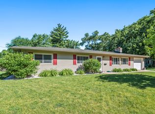 11 Scarsdale Rd, Montgomery, IL 60538