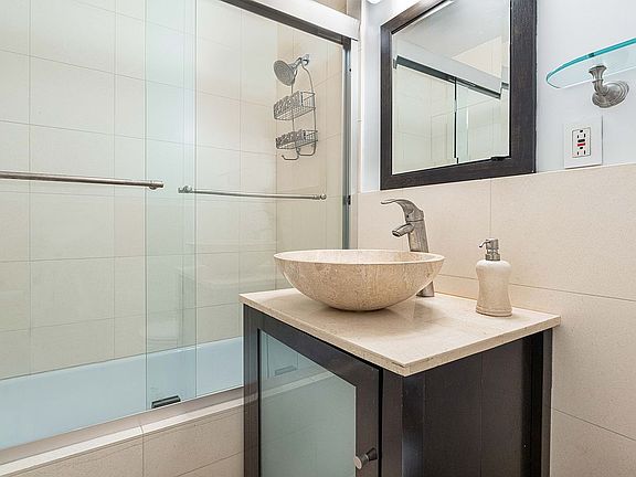 5th image of 136 E 56th St APT 7E