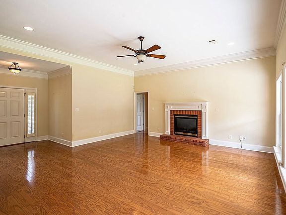 4th image of 149 Willow Lake Dr