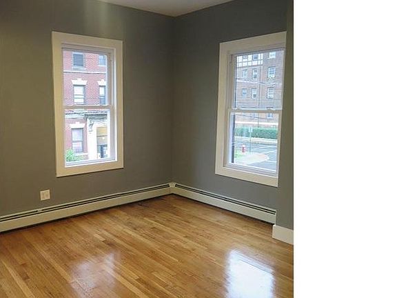 5th image of 127 4th Ave S #3