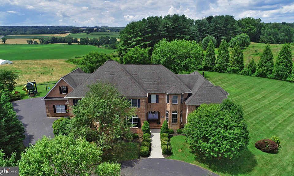 1st image of 1022 Woodshire Ln