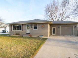 1009 E Pam Rd, Sioux Falls, SD 57105