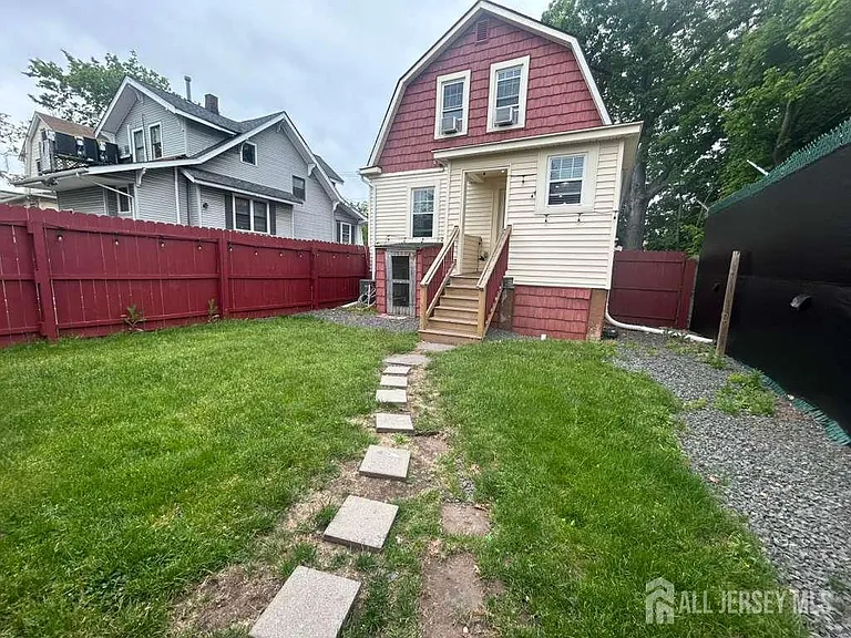 272 Lake Ave — Photo 31