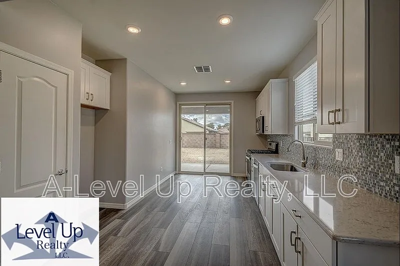 2 bed, 2.0 bath, 1231 sqft, $1,700 — Photo 4