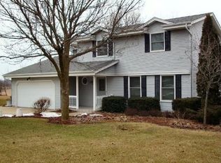 W276S2155 Fenway Dr S, Waukesha, WI 53188