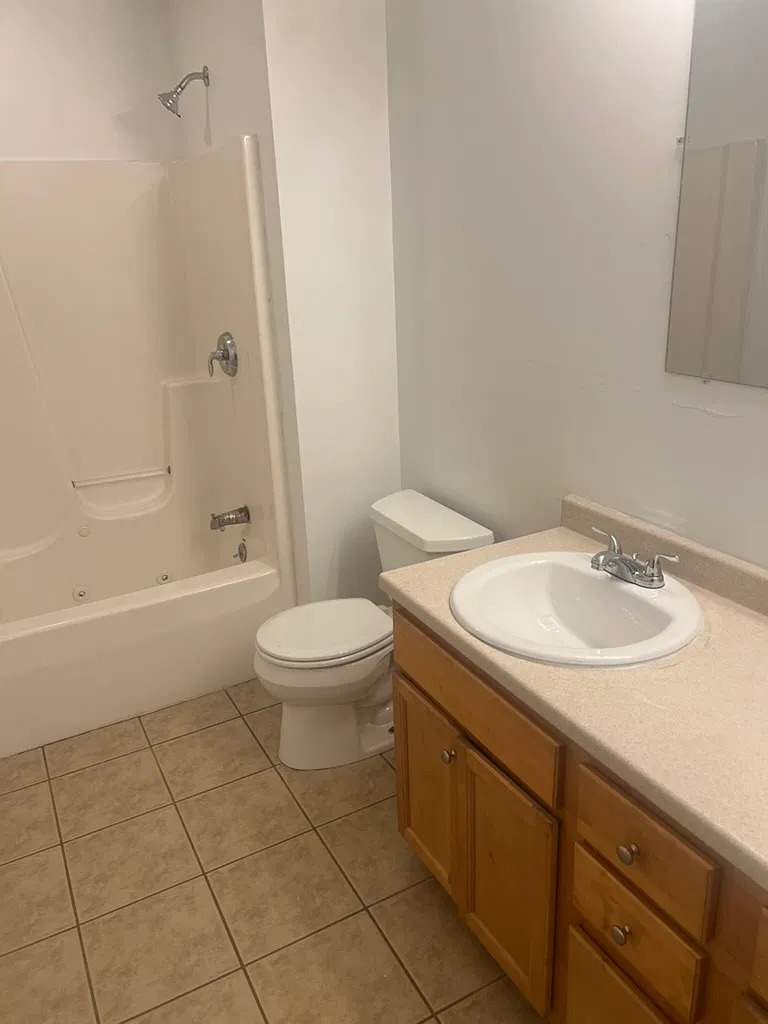 4 bed, 2.5 bath, 2000 sqft, $3,400 — Photo 4