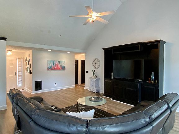 4th image of 2700 Oak Meadow Dr