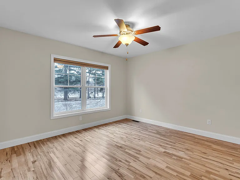 366 Colchester Ave — Photo 29
