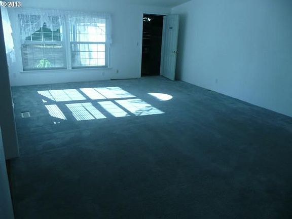 3rd image of 3635 NW Port Ave