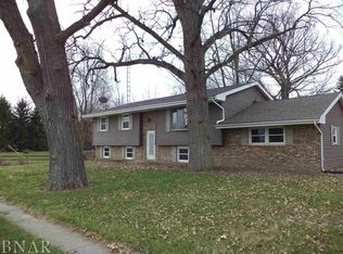 303 Park St, El Paso, IL 61738