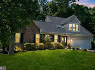 8004 Oak Hollow Ln, Fairfax Station, VA 22039