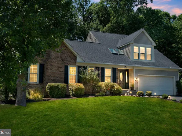 8004 Oak Hollow Ln, Fairfax Station, VA 22039