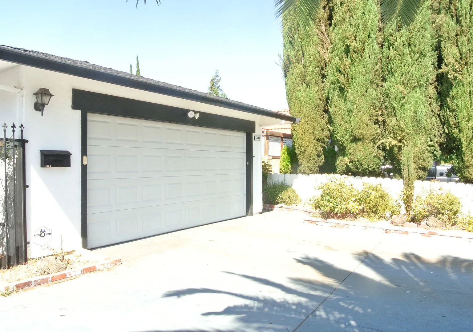 3 Bedroom, 2 Bathroom Duplex with Two Car Garage in Antioch — Photo 1