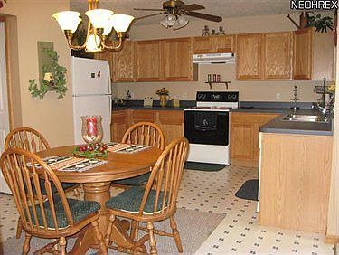 4th image of 1035 Saint Michaels Way #28