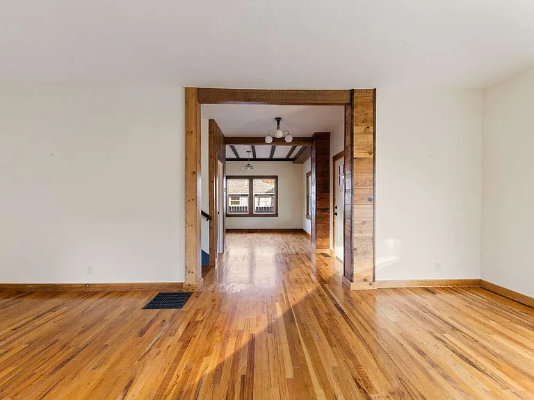 315 SE Davis St — Photo 9