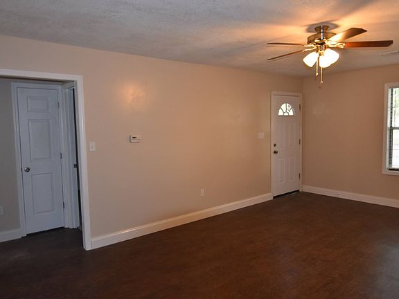 5th image of 1001 Country Ln
