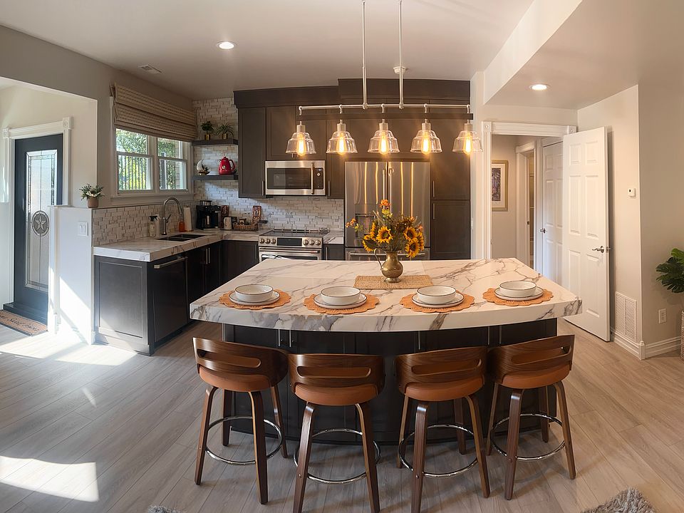 Beautiful built in kitchen with large island. New appliances and dimmable lights