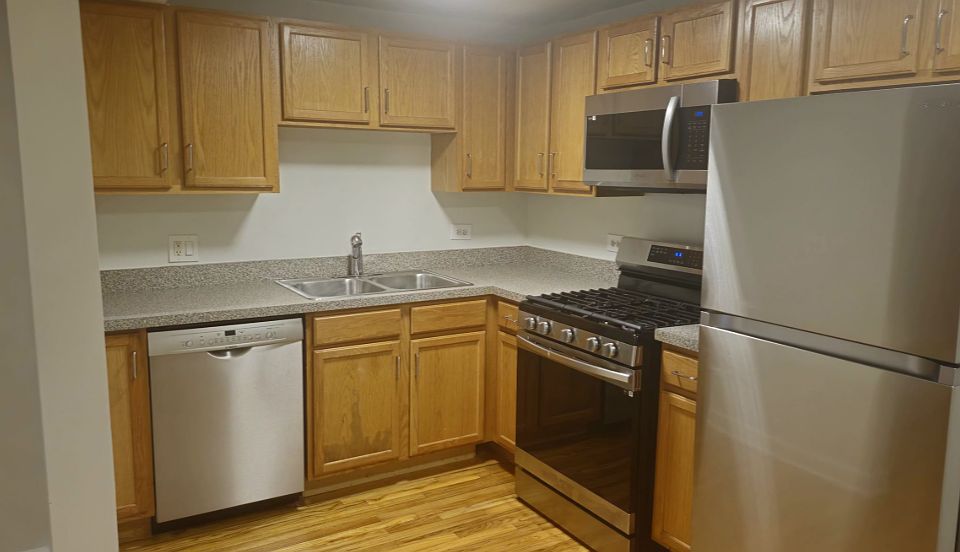 1st image of 4950 S King Dr APT 1A