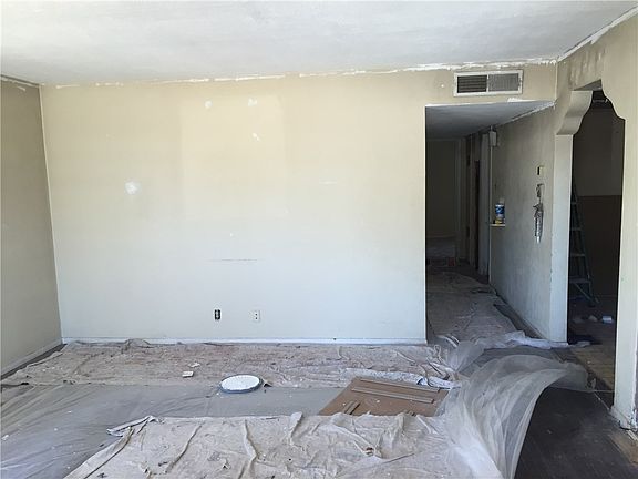 2nd image of 2725 Jackson Ave