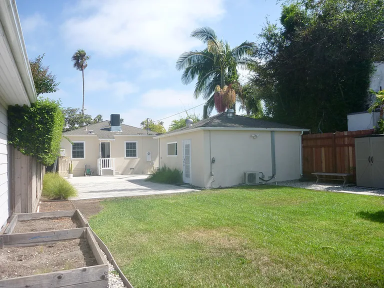 845 Flower Ave — Photo 5