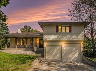 912 Jennifer St, Madison, SD 57042