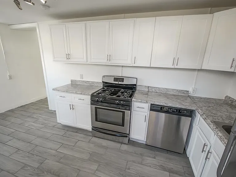 2107 Clouet St — Photo 6