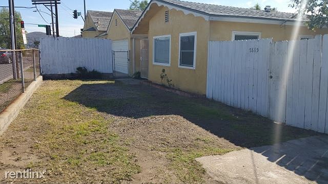 Front yard & entrance