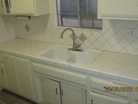 3rd image of 14910 Grevillea Ave
