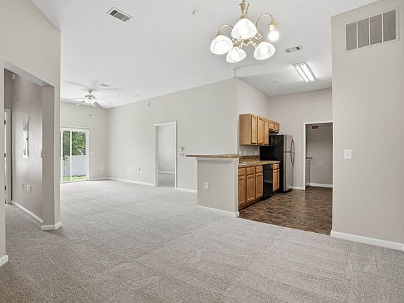 4th image of 5150 Playpen Dr Unit 4