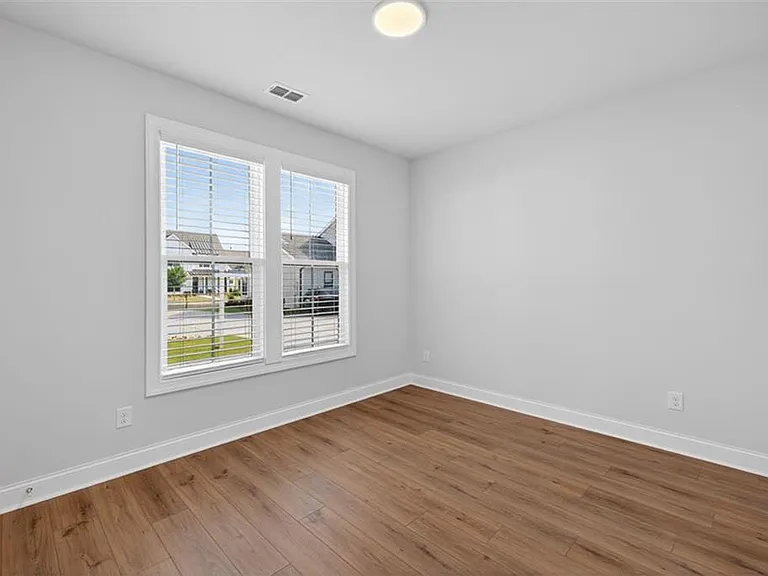 491 Pearl St — Photo 17
