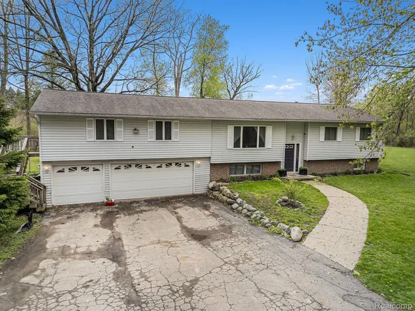 5959 Echo Ln, Oxford, MI 48371