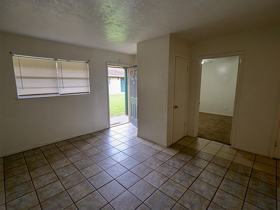 Living Room / Entrance