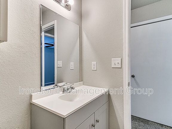 5th image of 1109 W Fulton St