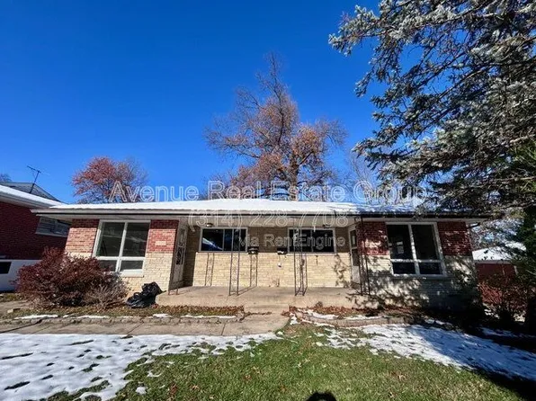 8819 McNulty Dr, Saint Louis, MO 63114