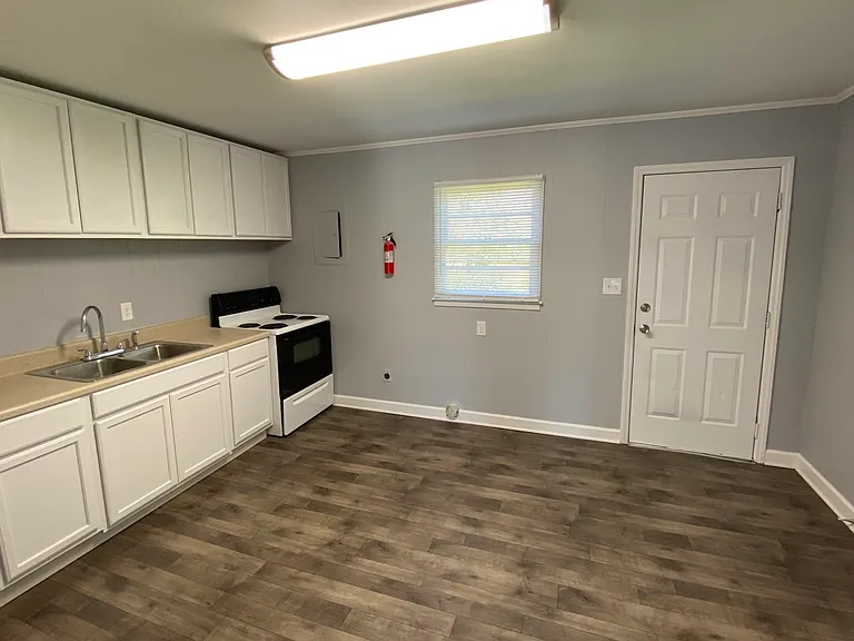 910 Culbreth Ave #C — Photo 2