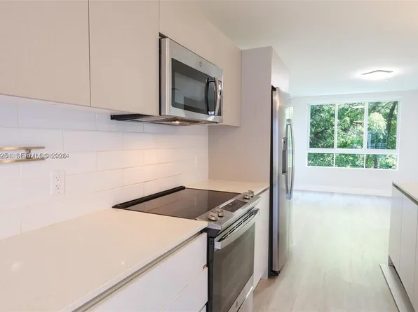 2555 NE 193rd St, Miami, FL