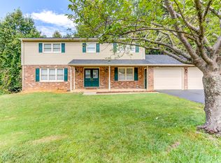 210 Eagle Dr, Salem, VA 24153