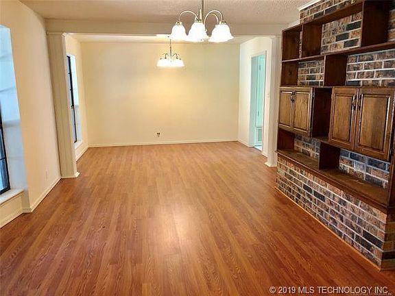 4th image of 913 Sandstone Dr