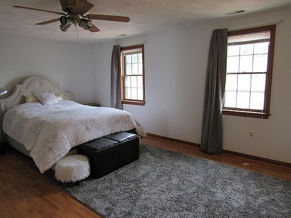 4th image of 3 Sanford Ct #0