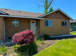 950 Greenway Dr, Harrisburg, OR 97446