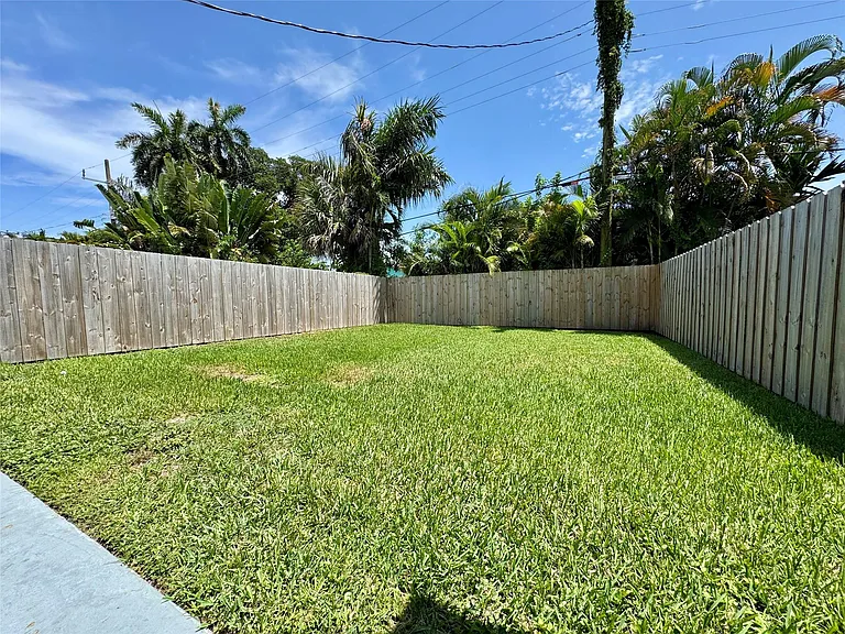 838 SW 14th St — Photo 19