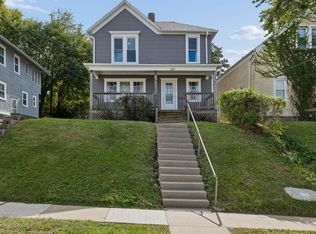 3321 Davenport St, Omaha, NE 68131